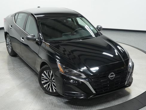 Used 2024 Nissan Altima 2.5 SV image 41