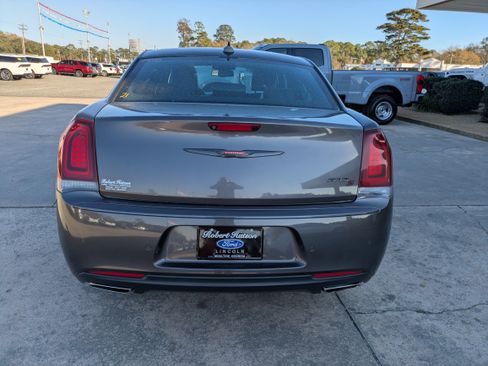 Used 2021 Chrysler 300 S image 8