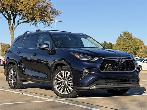 Used 2022 Toyota Highlander Platinum image 2