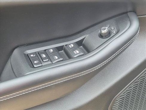 Used 2023 Jeep Grand Cherokee L Laredo AWD/4WD image 10