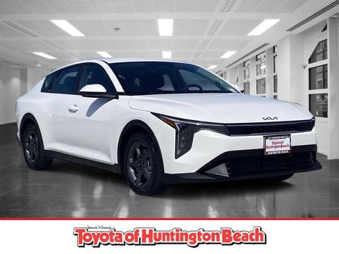 Used 2025 Kia K4 FWD image 1