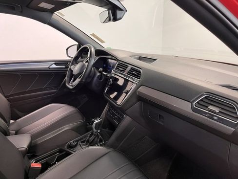 Used 2024 Volkswagen Tiguan SE R-Line image 9