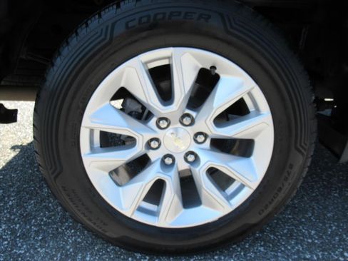 Used 2020 Chevrolet Silverado 1500 Custom w/ Custom Value Package RWD image 8