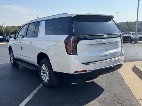 New 2026 Chevrolet Suburban LS image 3