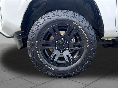 Used 2021 Toyota Tacoma SR AWD/4WD image 11