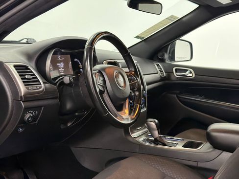 Used 2021 Jeep Grand Cherokee Laredo AWD/4WD image 14