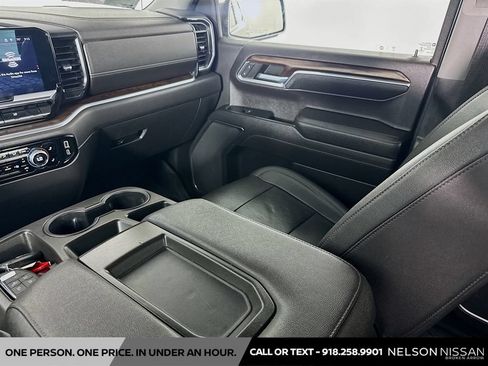 Used 2022 GMC Sierra 1500 SLT AWD/4WD image 23