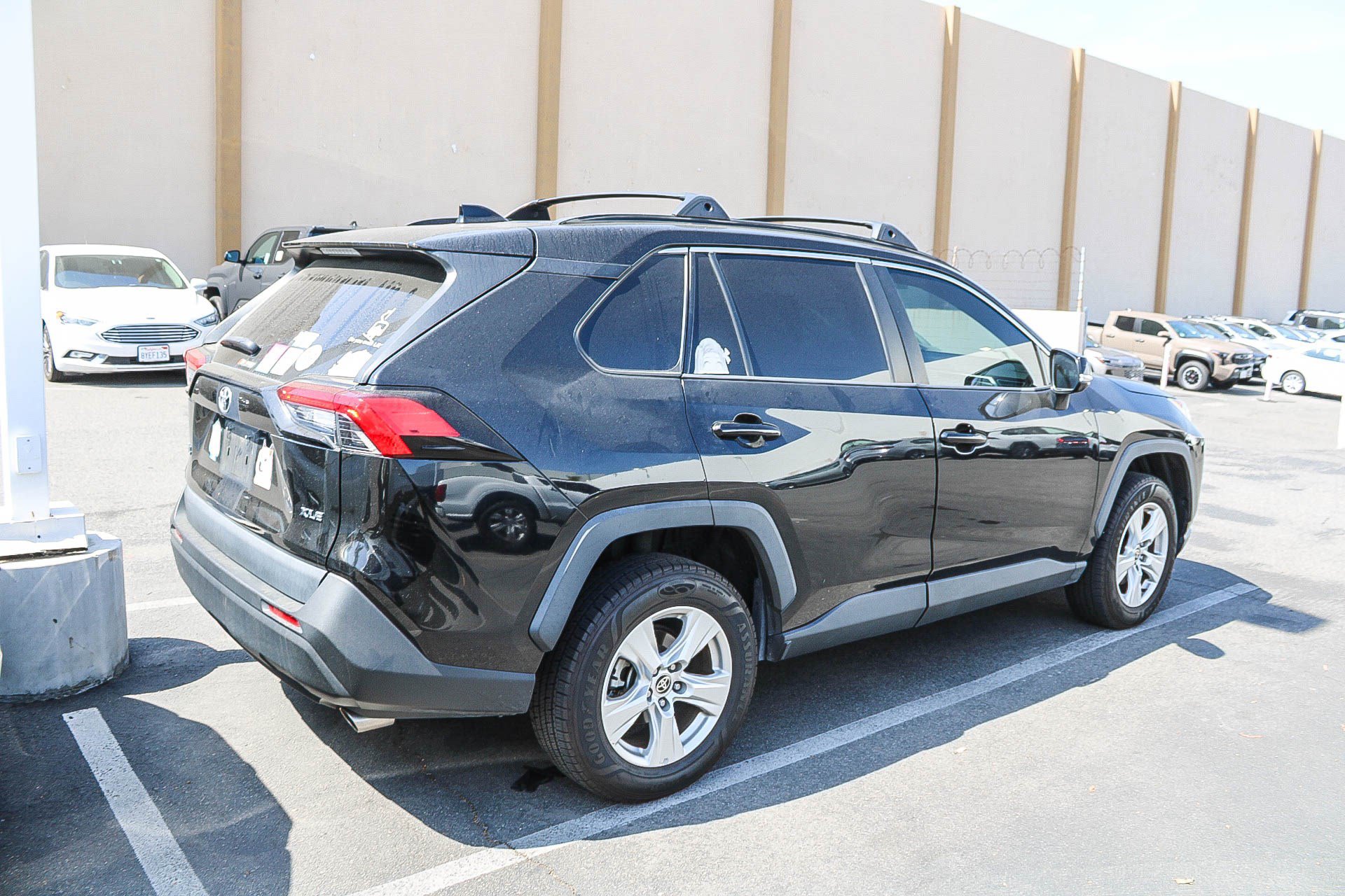 Used 2021 Toyota RAV4 XLE FWD image 7