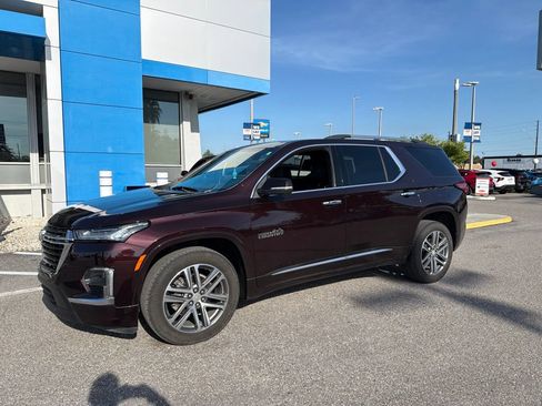 Used 2023 Chevrolet Traverse High Country FWD image 2