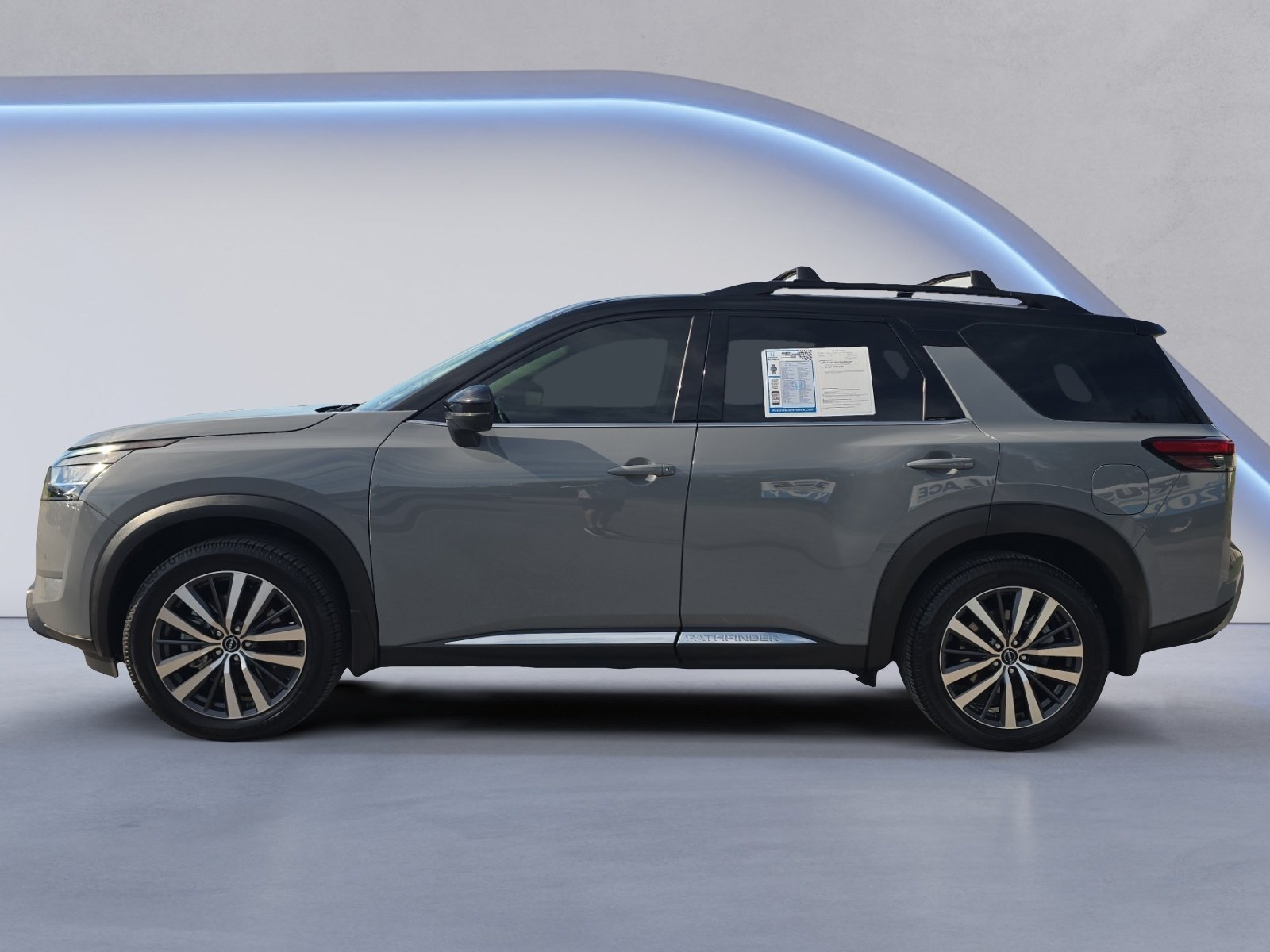 Used 2022 Nissan Pathfinder Platinum AWD/4WD image 2