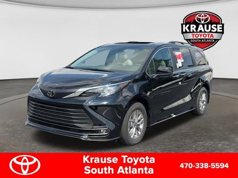 New 2026 Toyota Sienna XLE FWD image 3