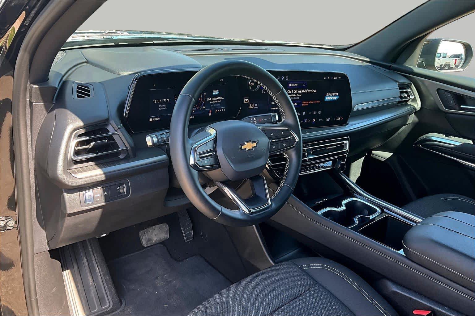 Used 2026 Chevrolet Traverse LT FWD image 18