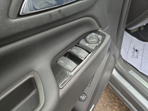 Used 2023 Chevrolet Equinox Premier image 13