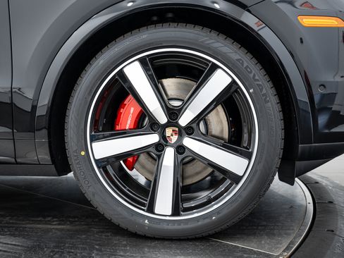 New 2026 Porsche Cayenne S image 11