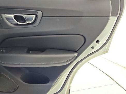 Used 2023 Volvo XC60 B5 Ultimate FWD image 34
