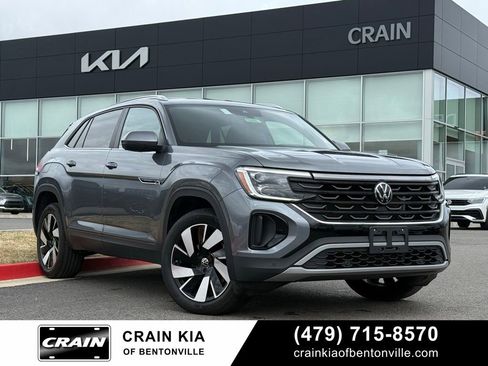 Used 2025 Volkswagen Atlas Cross Sport SE image 1