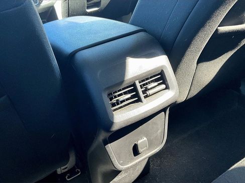 Used 2018 Chevrolet Equinox LT image 32