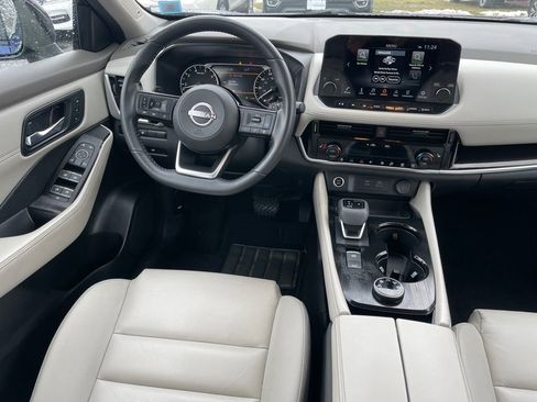 Used 2022 Nissan Rogue SL w/ SL Premium Package image 12