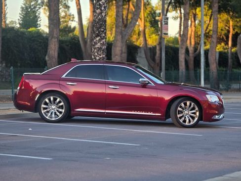Used 2018 Chrysler 300 Touring w/ Chrome Appearance Package RWD image 5