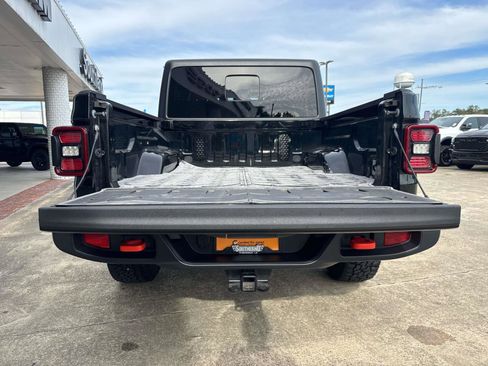 Used 2024 Jeep Gladiator Mojave w/ Technology Group image 8