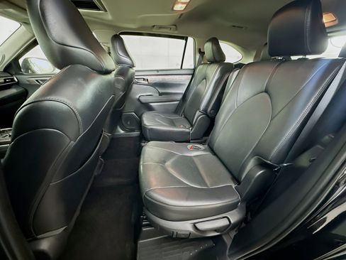 Used 2020 Toyota Highlander Limited image 29
