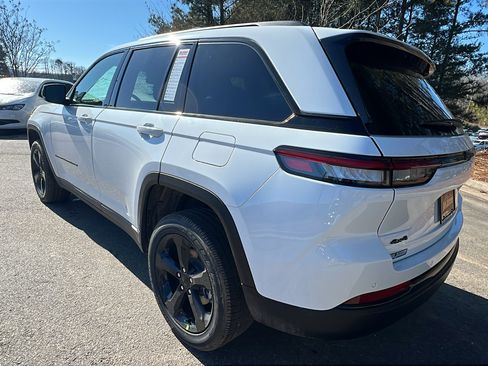 New 2025 Jeep Grand Cherokee 4WD image 10
