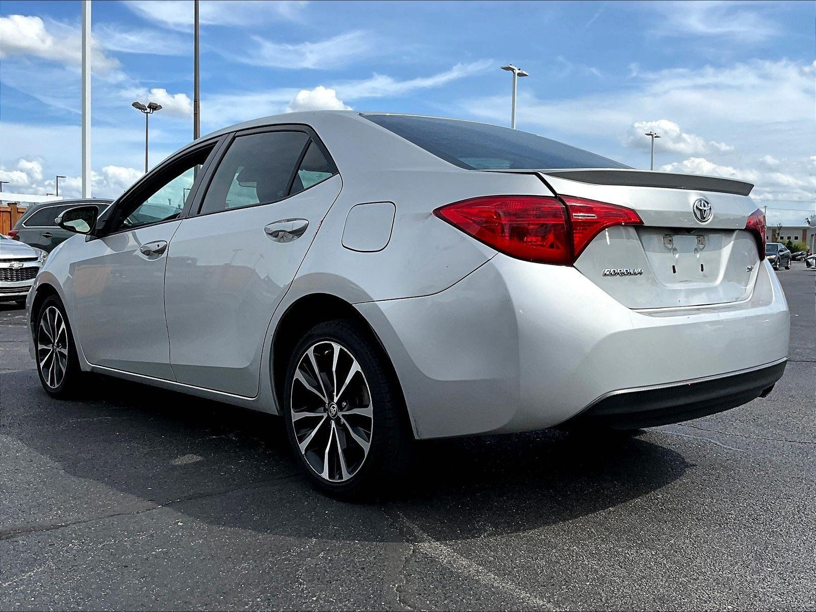 Used 2019 Toyota Corolla SE FWD image 4