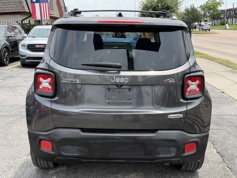 Used 2017 Jeep Renegade Latitude FWD image 5