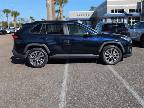 Used 2021 Toyota RAV4 XLE Premium image 9