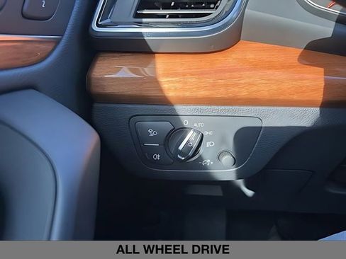 Used 2023 Audi Q5 2.0T Premium w/ Convenience Package image 16