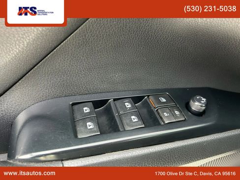 Used 2019 Toyota Camry SE w/ Carpet Mat Package image 23