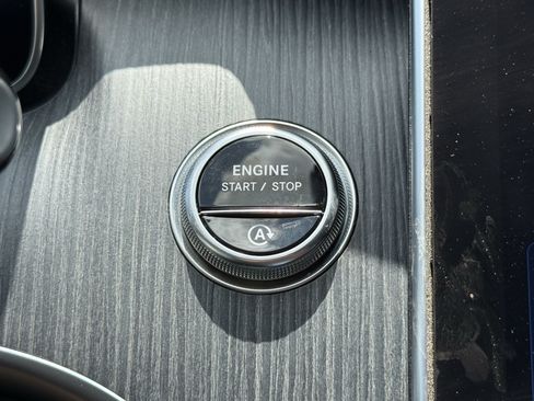 Used 2024 Mercedes-Benz C 300 Sedan image 23