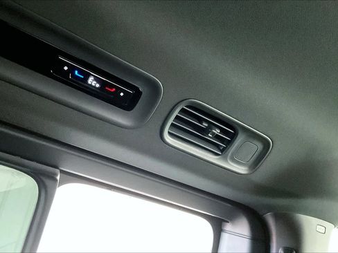 New 2025 Volkswagen ID. Buzz Pro S image 16