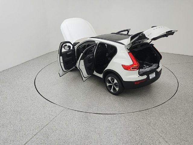 New 2026 Volvo XC40 B5 Plus w/ Protection Package Premier AWD/4WD image 24