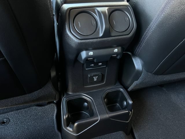 Used 2018 Jeep Wrangler Unlimited Sahara AWD/4WD image 30