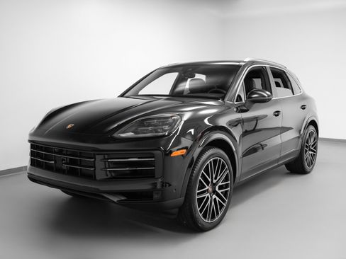 Certified 2025 Porsche Cayenne image 6