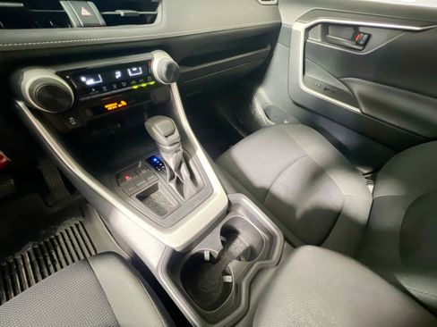 Used 2020 Toyota RAV4 LE image 25