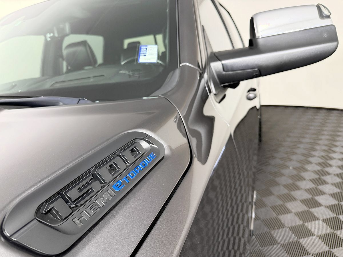 Used 2023 RAM 1500 Laramie AWD/4WD image 19