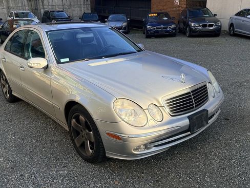 Used 2004 Mercedes-Benz E 500 4MATIC Sedan image 3