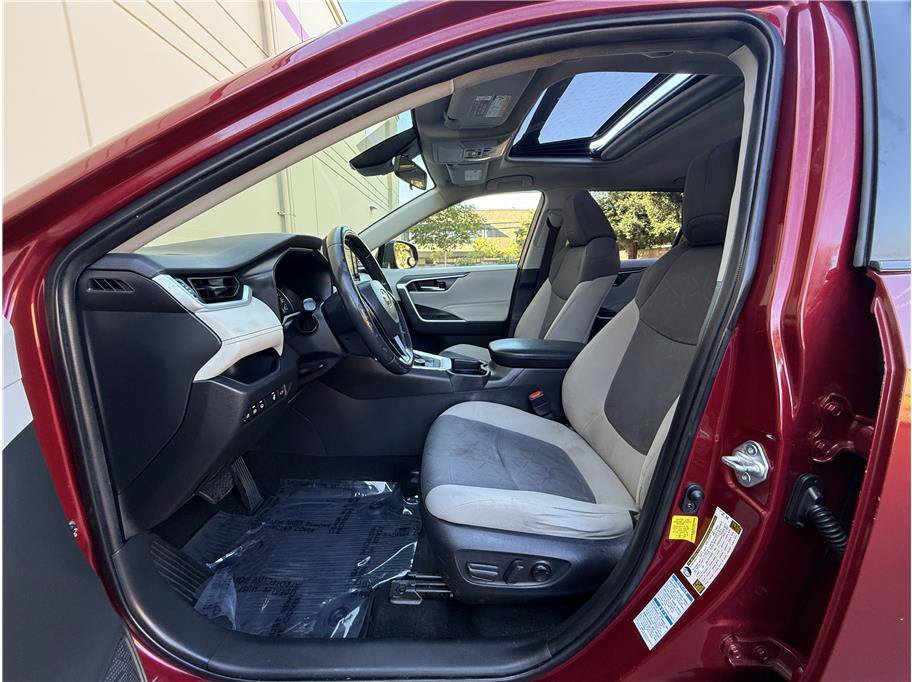 Used 2020 Toyota RAV4 XLE w/ Convenience Package AWD/4WD image 7