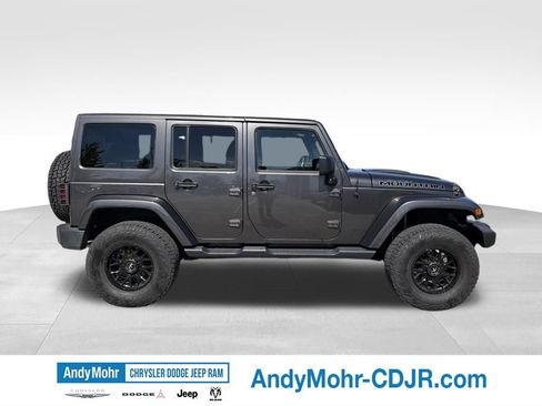 Used 2017 Jeep Wrangler Unlimited Sahara AWD/4WD image 8