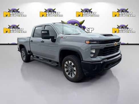 Used 2025 Chevrolet Silverado 2500 Custom w/ Custom Value Package image 3