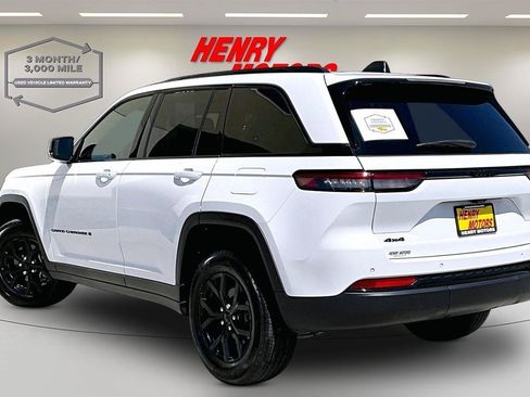 Used 2024 Jeep Grand Cherokee Altitude AWD/4WD image 4