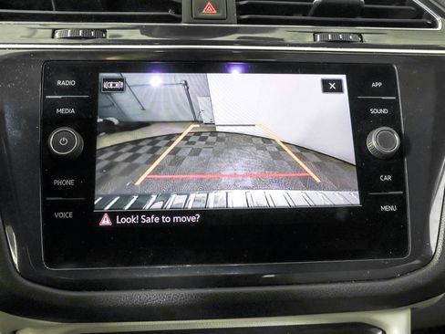 Used 2022 Volkswagen Tiguan SE R-Line image 8