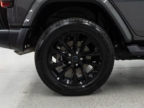 Used 2025 Jeep Wrangler Unlimited Sahara AWD/4WD image 30