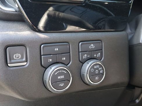 Used 2024 Chevrolet Silverado 2500 LT AWD/4WD image 17