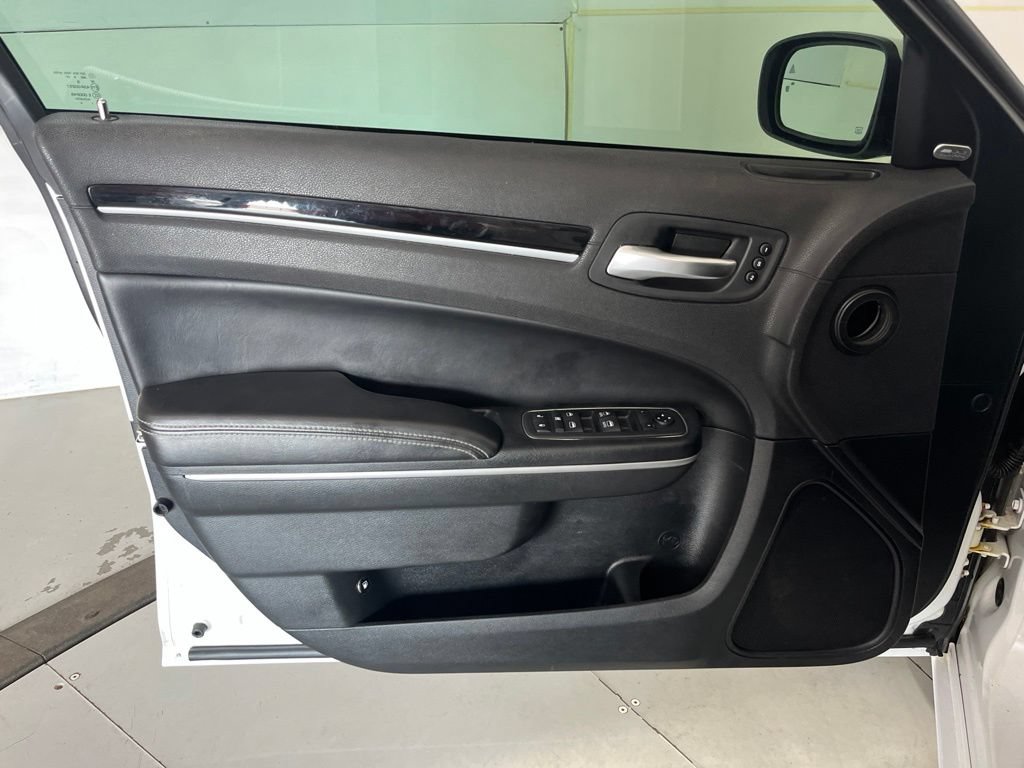 Used 2019 Chrysler 300 S w/ 300S Premium Group 2 RWD image 26
