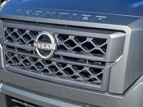 Used 2024 Nissan Frontier SV w/ SV Convenience Package image 7