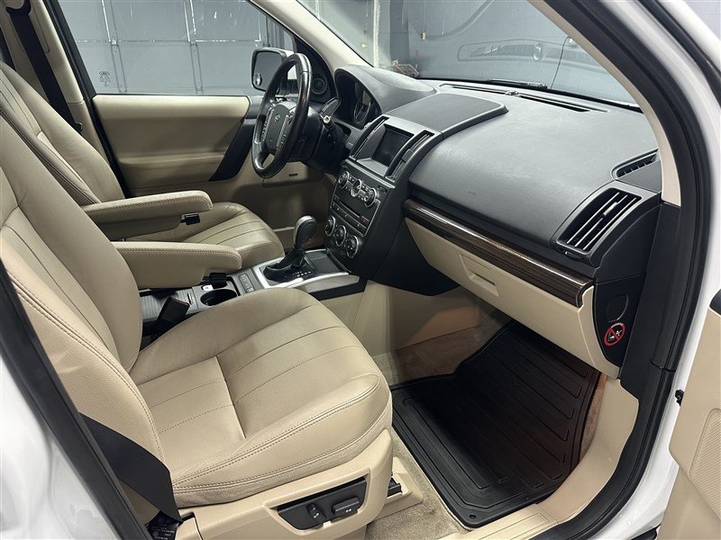 Used 2013 Land Rover LR2 HSE AWD/4WD image 11