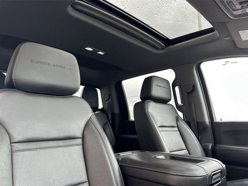 Used 2022 GMC Sierra 3500 Denali image 17